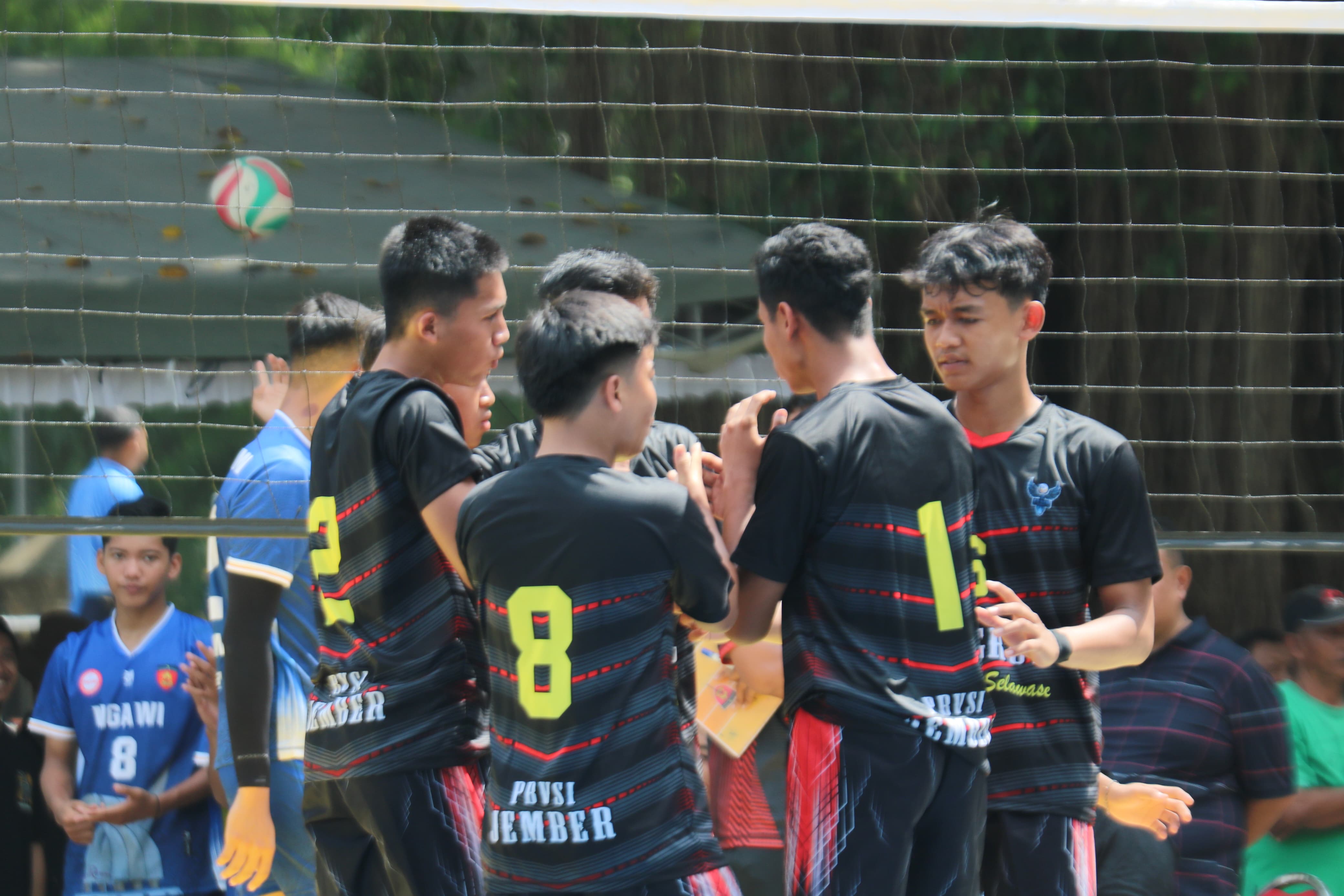 Tim Bola Voli Jember Menang Telak 2-0 Atas Kabupaten Ngawi, Lolos Ke Semi Final POPDA XIV 2024